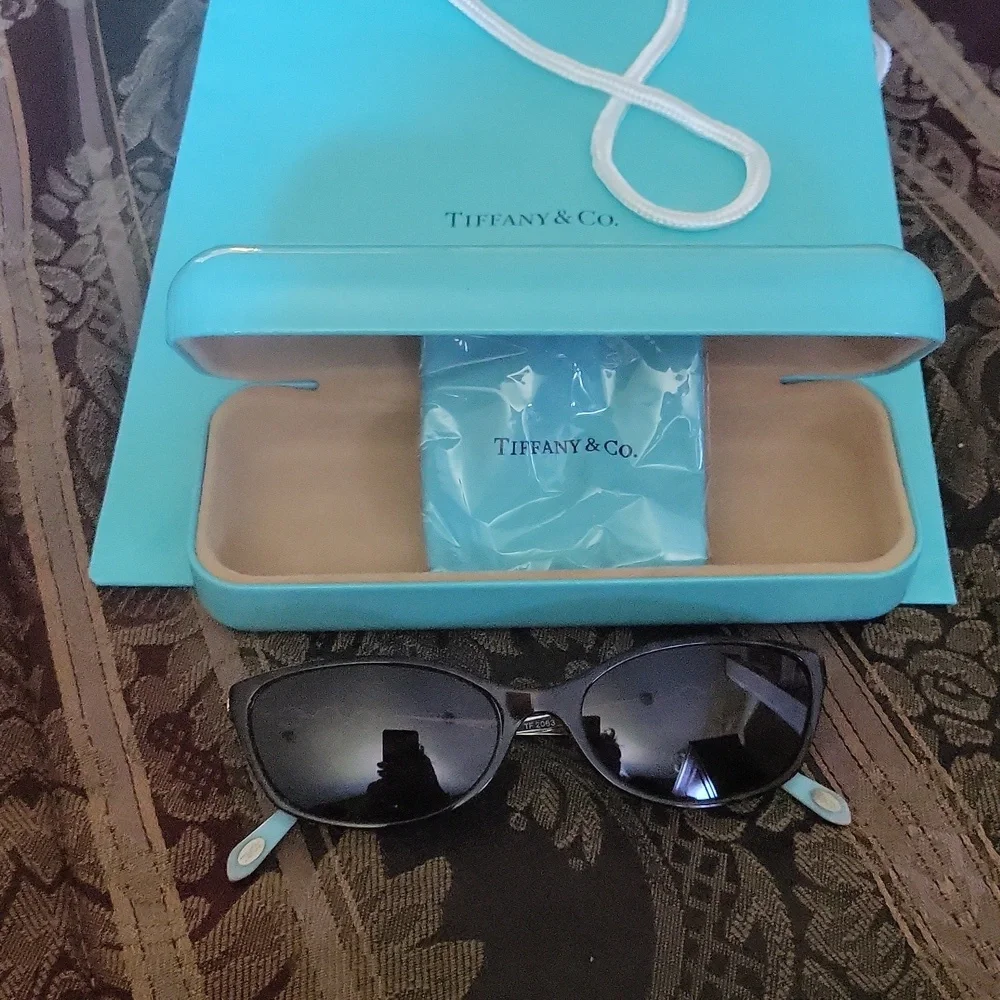 Tiffany absolutely gorgeous sunglasses  New  pair new case bag Beautiful